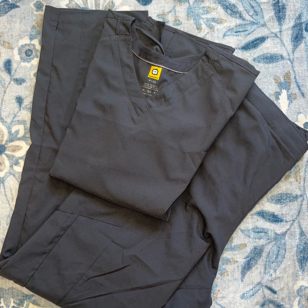 Charcoal Grey Wonderwink scrub set
